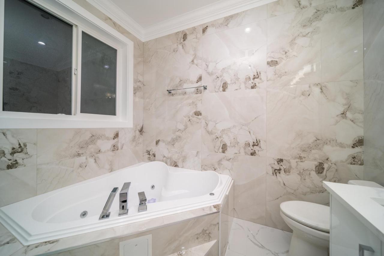 Sun suite Surrey Extérieur photo